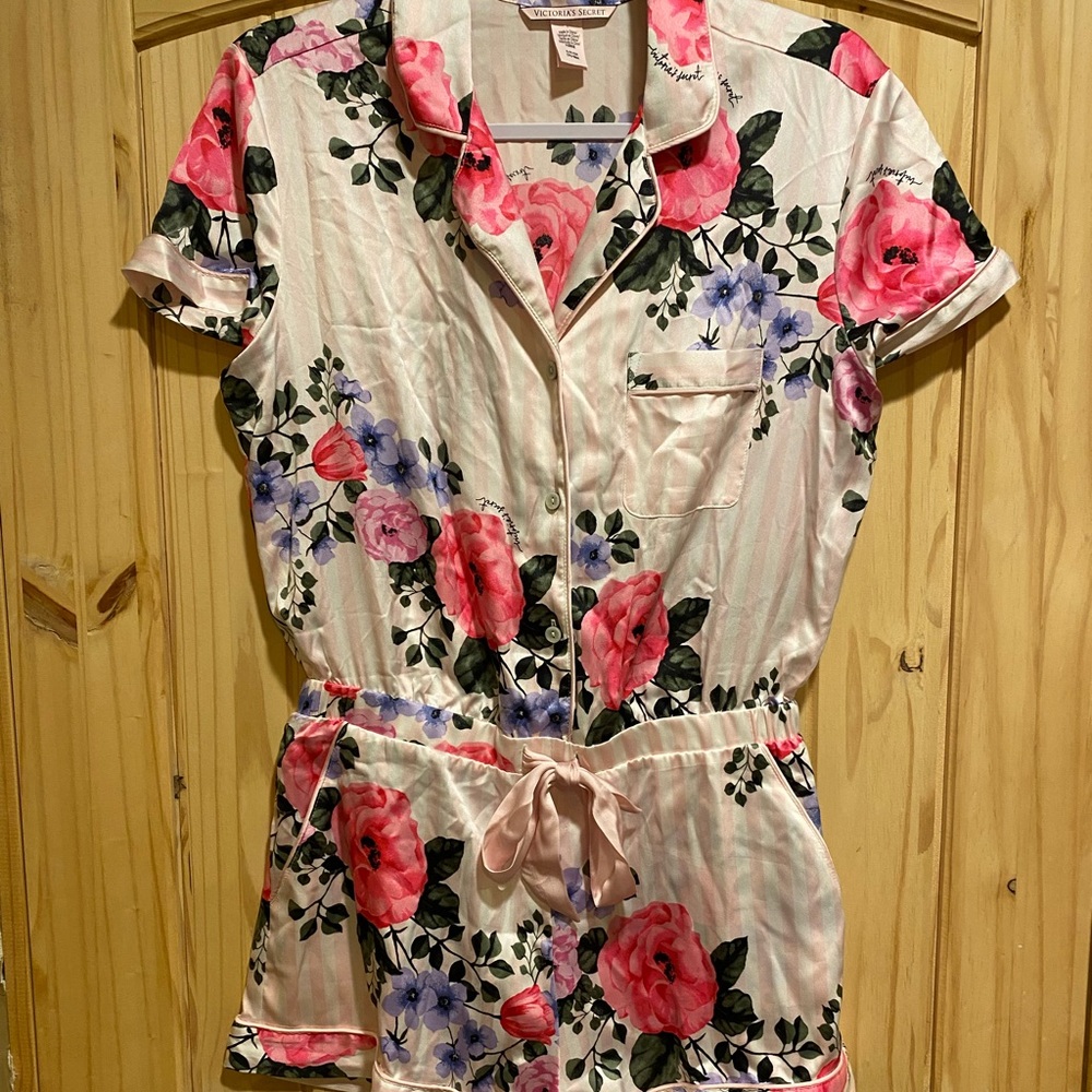 Victoria’s Secret Satin Floral Pajama Romper Short Set Size Small